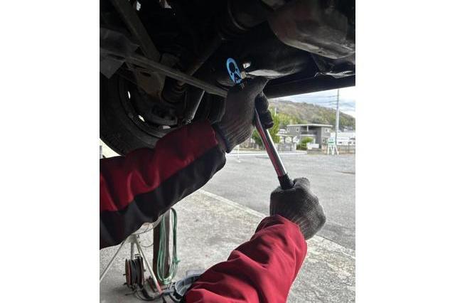 オイルを抜ききったら新しいオイルを入れます。