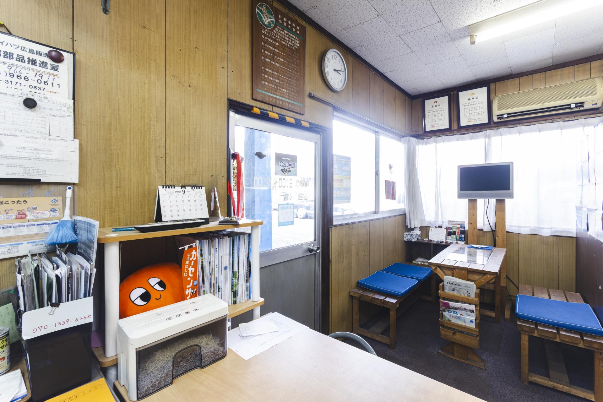 車を確認している画像